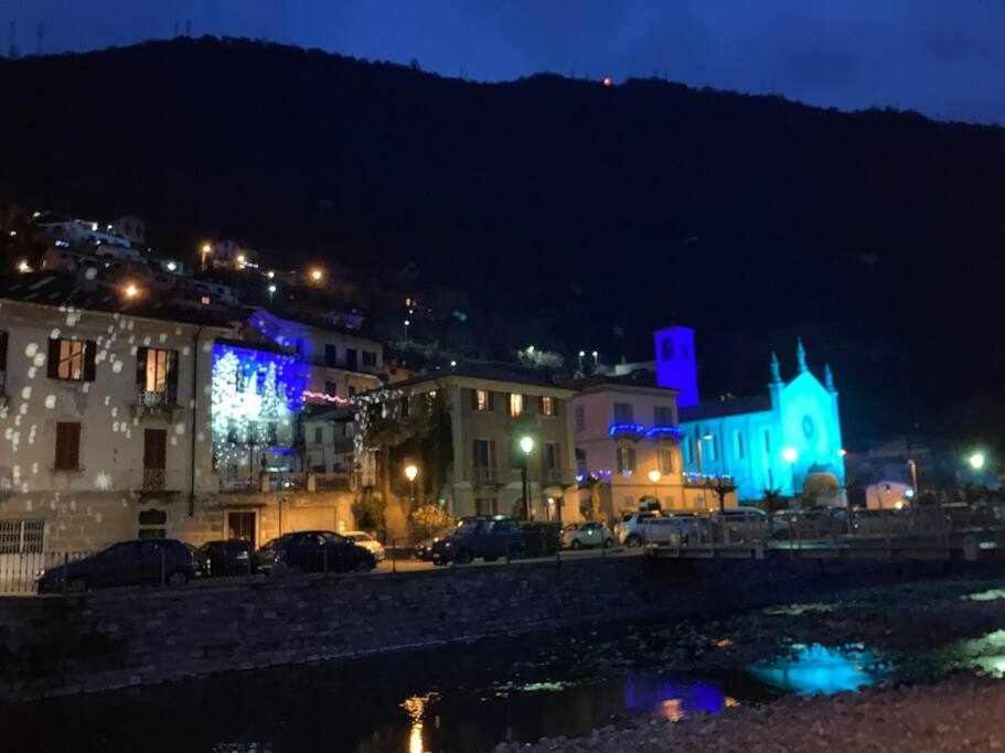 Una finestra sul lago Argegno Esterno foto