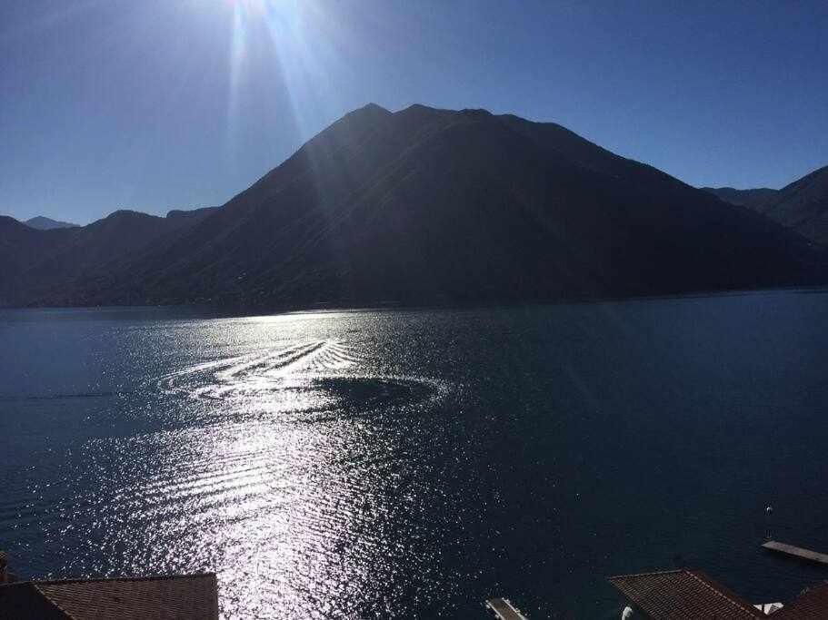 Una finestra sul lago Argegno Esterno foto