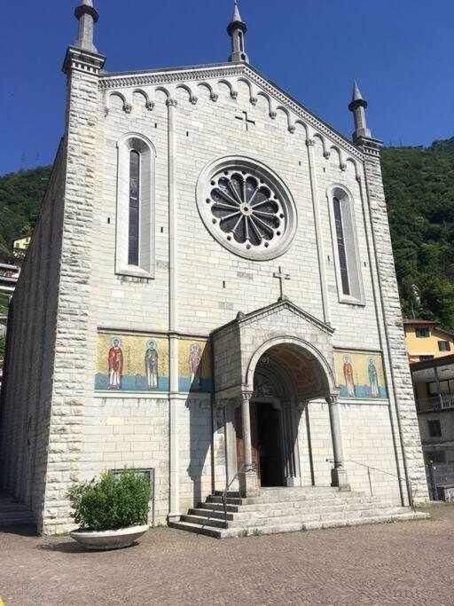 Una finestra sul lago Argegno Esterno foto